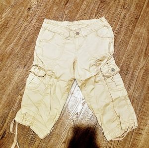 ❤Cargo capris for women.  Very cute.  You can dress them up or down.